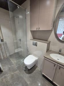 Bathroom Image of 4800 Sq.ft 4.5 BHK Apartment / Flat for rent in Alkapuri Vadodara for Rs. 250000