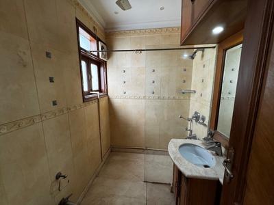 Bathroom Image of 3600 Sq.ft 4 BHK Builder Floor for sale in Safdarjung Development Area New Delhi for Rs. 125000000