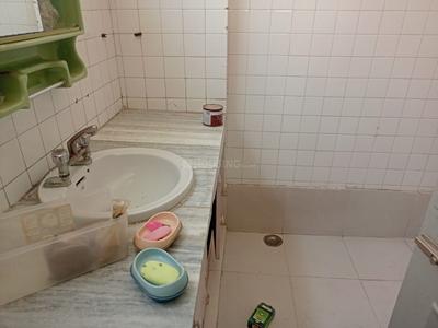 Bathroom Image of 1800 Sq.ft 2 BHK Builder Floor for rent in Gulmohar Park New Delhi for Rs. 70000