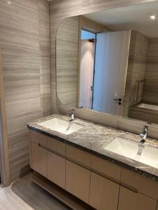Bathroom Image of 3000 Sq.ft 2 BHK Apartment / Flat for sale in Embassy One, Ganganagar Bengaluru for Rs. 120000000