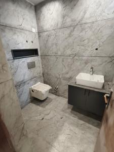Bathroom Image of 1350 Sq.ft 3 BHK Apartment / Flat for sale in Green Apartments, Paschim Vihar New Delhi for Rs. 22500000