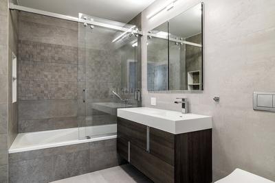 Bathroom Image of 2150 Sq.ft 4 BHK Apartment / Flat for sale in Bandra West Mumbai for Rs. 105000000