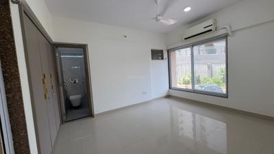 Bedroom Image of 950 Sq.ft 2.5 BHK Apartment / Flat for rent in Kanakia Niharika, Thane West Thane for Rs. 50000