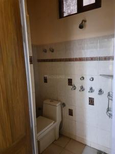 Bathroom Image of 1000 Sq.ft 3 BHK Builder Floor for rent in Vikaspuri New Delhi for Rs. 30000