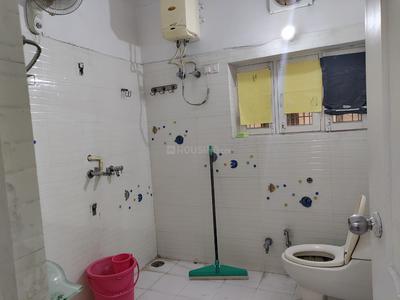 Bathroom Image of 1250 Sq.ft 2 BHK Builder Floor for rent in Gomti Nagar Lucknow for Rs. 15000