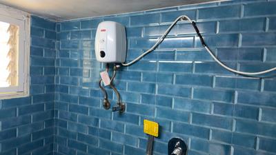 Bathroom Image of 225 Sq.ft 1 RK Apartment / Flat for rent in Powai Mumbai for Rs. 27000