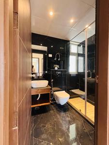 Bathroom Image of 1400 Sq.ft 3 BHK Apartment / Flat for sale in Amrapali Silicon City, Sector 76 Noida for Rs. 14000000