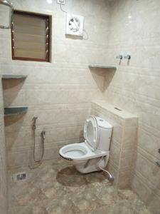 Bathroom Image of 1300 Sq.ft 3 BHK Independent House for rent in Madhanandapuram Chennai for Rs. 30000