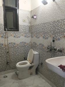 Common Bathroom Image of 450 Sq.ft 2 BHK Builder Floor for sale in New Ashok Nagar New Delhi for Rs. 3800000