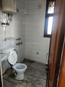 Bathroom Image of 1550 Sq.ft 3 BHK Apartment / Flat for rent in Sector 11 Noida for Rs. 35000