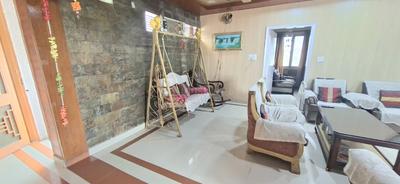 Hall Image of 2300 Sq.ft 4 BHK Apartment / Flat for rent in Bathal apartment, Patparganj New Delhi for Rs. 60000