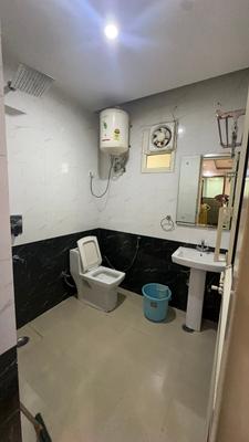 Bathroom Image of 400 Sq.ft 1 RK Independent House for rent in DLF Phase 3 Gurgaon for Rs. 19500