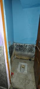 Bathroom Image of 1350 Sq.ft 3 BHK Independent House for rent in Patel Nagar Ghaziabad for Rs. 15000