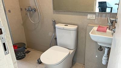 Bathroom Image of 350 Sq.ft 1 RK Apartment / Flat for rent in Hiranandani Solitaire Studio Apartment, Hiranandani Estate Thane for Rs. 26000