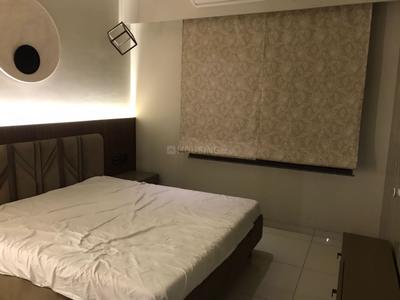 Bedroom Image of 1250 Sq.ft 3 BHK Apartment / Flat for rent in Vaishno Devi Circle Ahmedabad for Rs. 33000