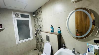 Bathroom Image of 900 Sq.ft 2 BHK Apartment / Flat for rent in Koyambedu Chennai for Rs. 80000