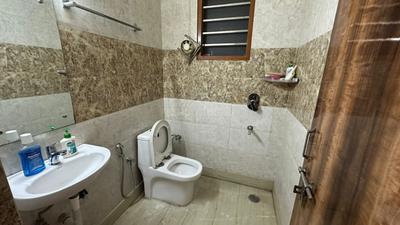 Bathroom Image of 1200 Sq.ft 2 BHK Builder Floor for rent in Sector 47 Gurgaon for Rs. 37000