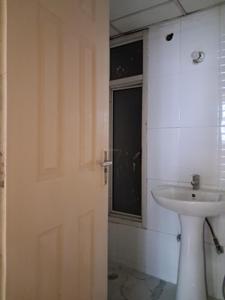 Common Bathroom Image of 1150 Sq.ft 2.5 BHK Apartment / Flat for rent in Supertech Cape Town, Sector 74 Noida for Rs. 29000