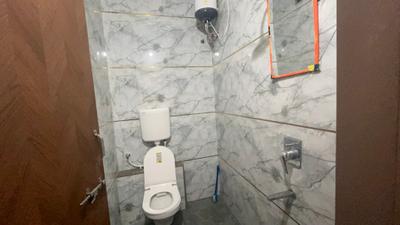 Bathroom Image of 750 Sq.ft 1 BHK Apartment / Flat for rent in Bulandshahr Indore for Rs. 20500