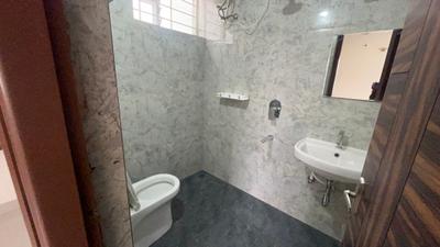 Bathroom Image of 700 Sq.ft 1 BHK Builder Floor for rent in Indira Nagar Bengaluru for Rs. 35500