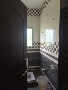 Bathroom Image of 730 Sq.ft 1 BHK Independent House for rent in Manjari Budruk Pune for Rs. 7500