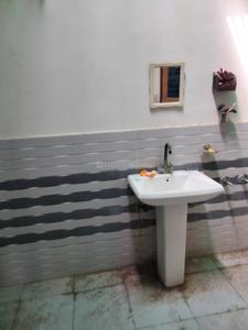 Bathroom Image of 1000 Sq.ft 3.5 BHK Independent House for rent in Shastripuram Agra for Rs. 15000