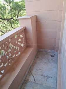 Balcony Image of 1100 Sq.ft 3 BHK Builder Floor for rent in Preet Vihar New Delhi for Rs. 17000