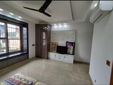 Bedroom Image of 1800 Sq.ft 3 BHK Apartment / Flat for rent in Patel Nagar New Delhi for Rs. 85000