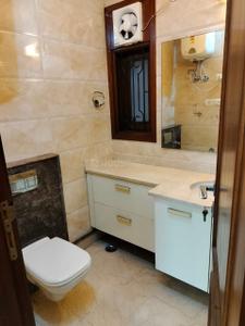 Bathroom Image of 2200 Sq.ft 4 BHK Builder Floor for rent in Green Park, Green Park Extension New Delhi for Rs. 175000