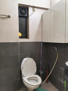 Common Bathroom Image of 1680 Sq.ft 3 BHK Apartment / Flat for sale in Cuffe Parade Mumbai for Rs. 110000000