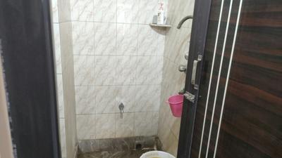 Bathroom Image of 750 Sq.ft 2 BHK Apartment / Flat for rent in Dum Dum Park Kolkata for Rs. 11000