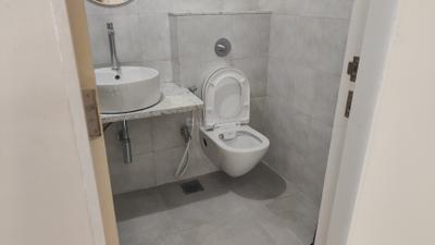 Bathroom Image of 475 Sq.ft 1 BHK Apartment / Flat for rent in Lower Parel Mumbai for Rs. 75000