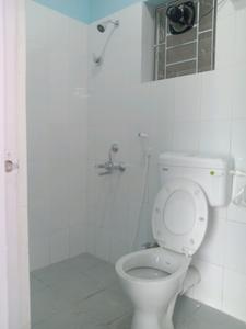 Common Bathroom Image of 901 Sq.ft 3 BHK Apartment / Flat for sale in Shapoorji Pallonji Shukhobrishti Spriha Phase 9 , New Town Kolkata for Rs. 6000000