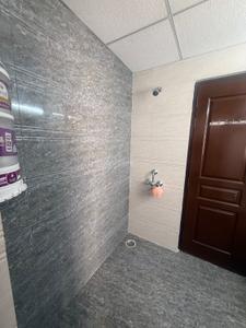 Bathroom Image of 1165 Sq.ft 3 BHK Apartment / Flat for rent in Oro Elements, Jankipuram Lucknow for Rs. 27000