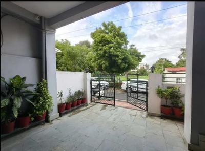 Balcony Image of 1250 Sq.ft 2 BHK Builder Floor for rent in Arera Colony Bhopal for Rs. 18000