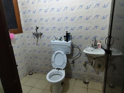 Bathroom Image of Fully furnished rooms with balcony  in Palam Vihar, Gurgaon