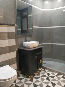 Common Bathroom One Image of 1350 Sq.ft 4 BHK Builder Floor for sale in Mansarover Garden New Delhi for Rs. 45000000