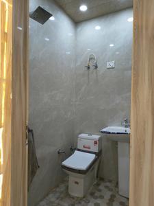 Common Bathroom Image of 900 Sq.ft 2 BHK Builder Floor for sale in Indirapuram Ghaziabad for Rs. 5800000