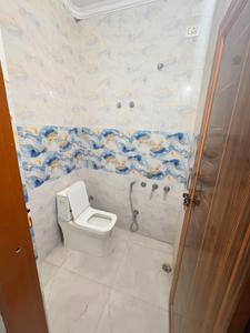 Bathroom Image of 900 Sq.ft 2 BHK Builder Floor for rent in Indira Nagar Lucknow for Rs. 10000