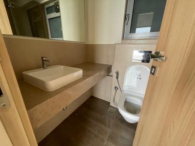 Bathroom Image of 800 Sq.ft 2 BHK Apartment / Flat for rent in Piramal Aranya, Byculla Mumbai for Rs. 130000