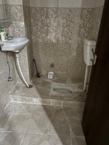 Bathroom Image of 1300 Sq.ft 2 BHK Builder Floor for rent in Ramnagariya Jaipur for Rs. 17000