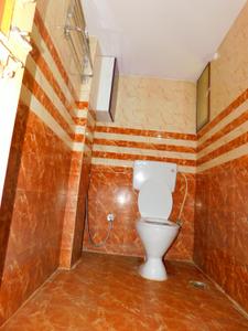 Bathroom Image of 1000 Sq.ft 2 BHK Independent House for rent in Murugeshpalya Bengaluru for Rs. 35000