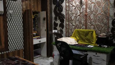 Bedroom Image of 1600 Sq.ft 3 BHK Builder Floor for sale in Shalimar Garden Ghaziabad for Rs. 6700000