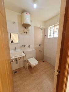 Bathroom Image of 1700 Sq.ft 3 BHK Apartment / Flat for rent in Cox Town Bengaluru for Rs. 65000