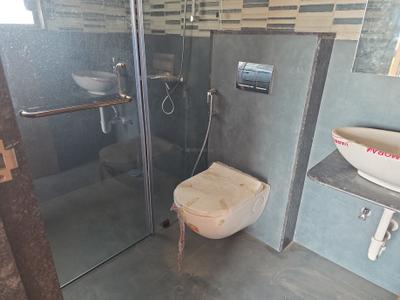 Bathroom Image of 1000 Sq.ft 3 BHK Apartment / Flat for rent in Shamraj Trident, Dhankawadi Pune for Rs. 35000