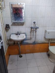 Bathroom Image of 850 Sq.ft 2 BHK Apartment / Flat for rent in Patel Nagar Gwalior for Rs. 20000