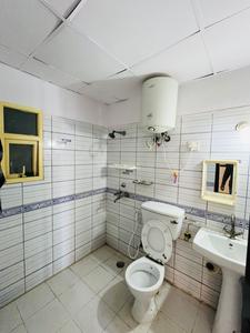 Bathroom Image of 1325 Sq.ft 3 BHK Apartment / Flat for rent in Mahagun Mosaic, Vaishali Ghaziabad for Rs. 36000