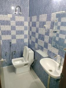 Bathroom Image of 1350 Sq.ft 2 BHK Builder Floor for rent in Sector 46 Gurgaon for Rs. 42000