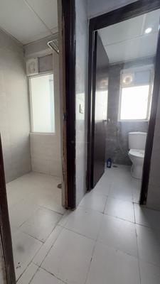 Bathroom Image of 585 Sq.ft 1 BHK Apartment / Flat for rent in Amrapali Dream Valley 2, Noida Extension Greater Noida for Rs. 16000