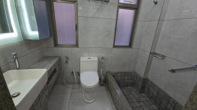 Bathroom Image of 545 Sq.ft 1 BHK Apartment / Flat for rent in Ferns Villa CHS, Andheri West Mumbai for Rs. 70000